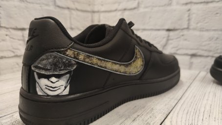 Ручная роспись Nike Air. Острые козырьки 2